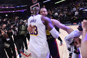 星空体育下载-Spears：休赛期肯定会有强援加入勇士的 无论是字母哥或者詹姆斯