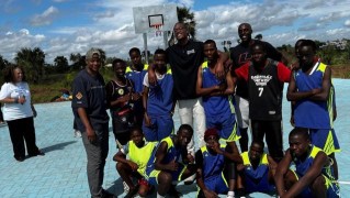 星空体育官网-特纳走进非洲找到平静：不在乎去哪队 只想做自己