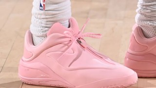 星空体育下载-亚历山大穿着粉色Shai001，得到20分1篮板11助攻